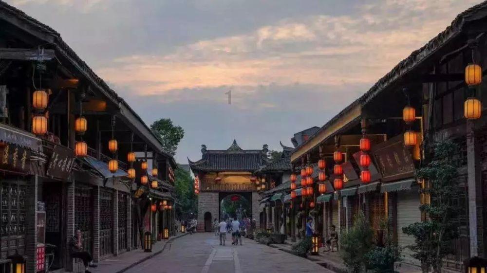 制作一个英语100字广告知识星球平台,深度解读,共享知识